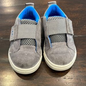 UGG boys sneakers
